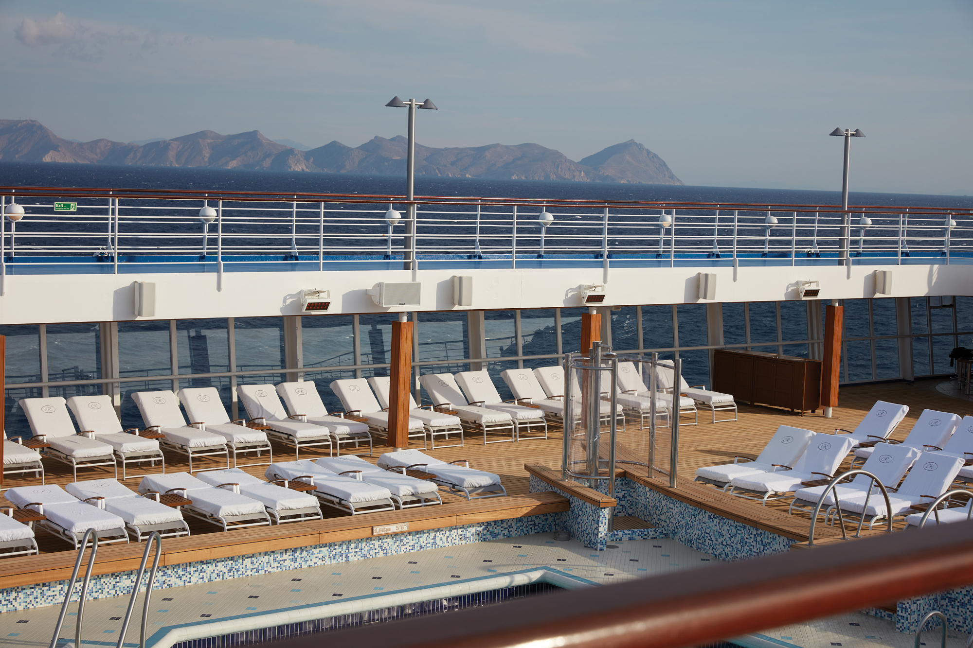 MyCruise Regent-Seven-Seas-Cruises Seven-Seas-Voyager Offentlige-arealer Pool-spa4